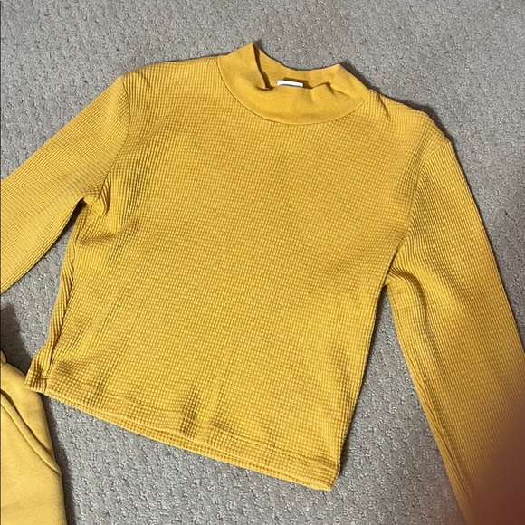 TNA - Cropped Thermal Long Sleeve and pants set - Picture 4 of 7